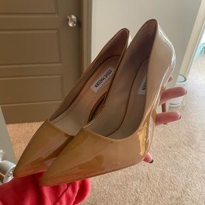 BRAND NEW. Never been worn. Steve Madden Size 8 Nude patent Vala.